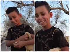 कॉफी बेच रहे बच्चे की मुस्कान का कायल हुआ सोशल मीडिया, दिल जीत रहा वीडियो