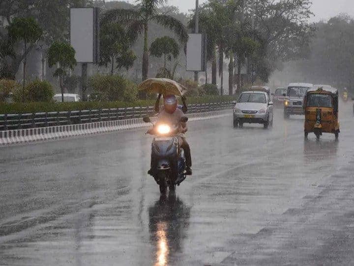 maharashtra News Nashik News Heavy rain in the district including Nashik since morning Nashik Rain : नाशिकसह जिल्ह्यात पहाटेपासून पावसाची संततधार,  गंगापूर धरणातून 2 हजार क्युसेकने विसर्ग