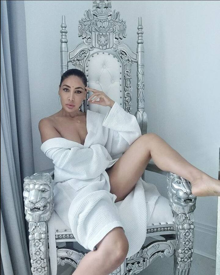 સોફિયા હયાતનું નામ એક સમયે ભારતીય ટીમના કેપ્ટન રોહિત શર્મા સાથે જોડાયું હતું.