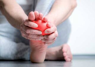 Foot and Leg Pain in Night : ਕੀ ਪੈਰਾਂ ਦੇ ਦਰਦ ਕਾਰਨ ਰਾਤ ਨੂੰ ਸੌਣਾ ਹੋ ਰਿਹੈ ਮੁਸ਼ਕਲ ? ਇਹਨਾਂ ਆਸਾਨ ਟਿਪਸ ਨੂੰ ਫਾਲੋ ਕਰ ਕੇ ਪਾਓ ਆਰਾਮ