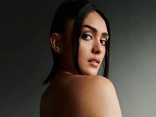 Mrunal Thakur ने पर्सनल लाइफ को लेकर किए चौंकाने वाले खुलासे, कहा- बनना चाहती हूं मां, लेकिन...
