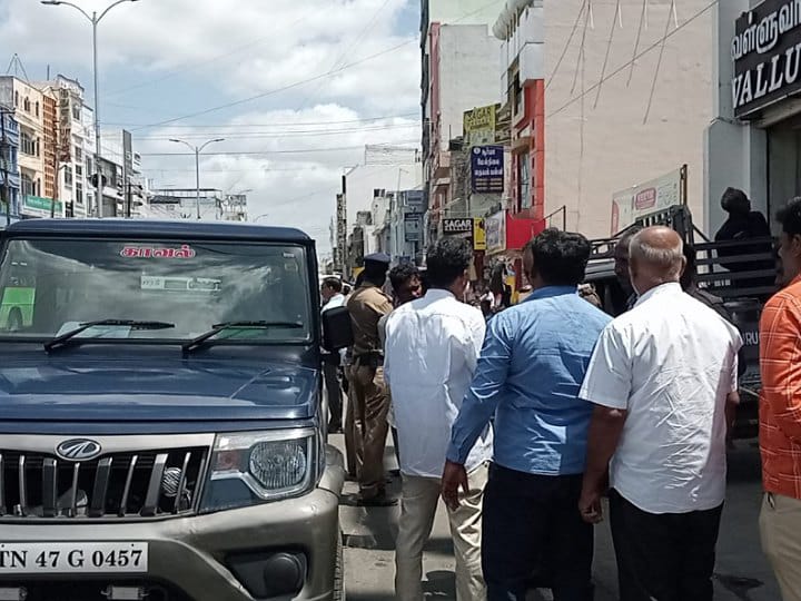 கரூரில் சிஐடியு மாவட்ட மாநாடு நிகழ்வில் கொடிக்கம்பம் அகற்றம் - போலீசாரை கண்டித்து தர்ணா போராட்டம்