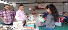 Indore: डिजिटल जमाने में अनूठा पुस्तक मेला, 150 रुपये किलो के हिसाब से खरीदें किताबें, देखें तस्वीरें