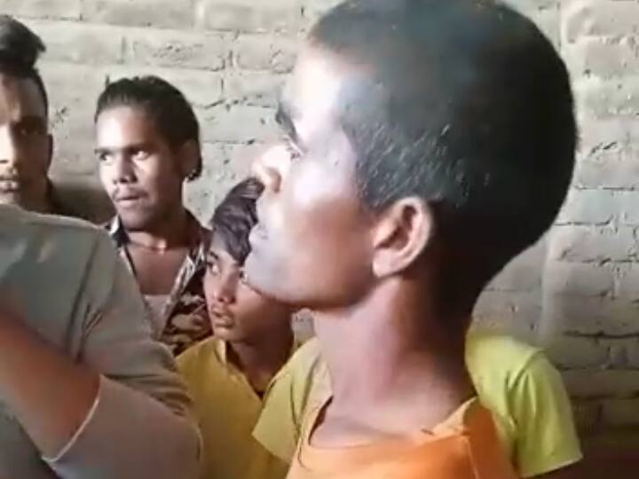 Pilibhit Uttar Pradesh young man thrashed by mob on suspicion of child theft Video Viral Police Arrived ANN Pilibhit News: मजदूरी की तलाश में जा रहा युवक रास्ते में भटका, लोगों ने समझ लिया बच्चा चोर, फिर...