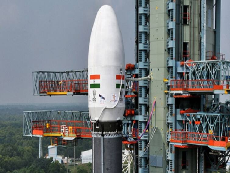 India Gaganyaan First Human Spaceflight Mission Expected To Be Launched In 2024 Union Minister Jitendra Singh Gaganyaan Spaceflight Mission : गगनयान पहिल्या उड्डाणासाठी सज्ज, मानवाला अंतराळात पाठवण्याचे भारताचे स्वप्न पूर्ण होणार 