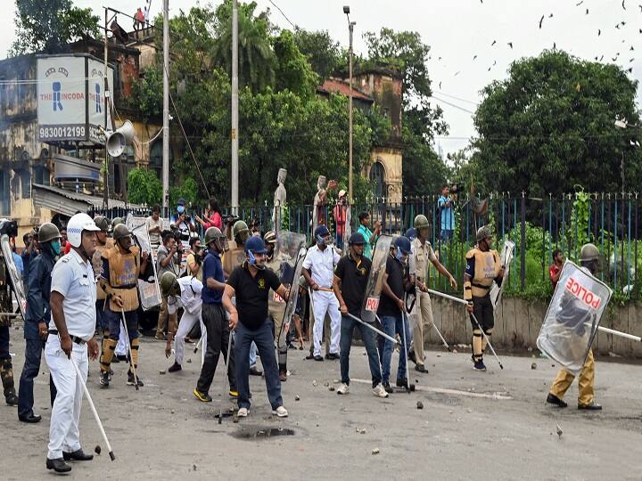 'Nabanna Cholo' March: NCW Seeks Action Against Kolkata Police Male Officers For 'Assaulting' Woman BJP Leader Nabanna Cholo NCW male officers Kolkata Police assaulted woman BJP leader Meena Devi Purohit FIR Rekha Sharma West Bengal 'Nabanna Cholo' March: NCW Seeks Action Against Kolkata Police Male Officers For 'Assaulting' Woman BJP Leader