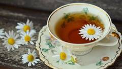 Sugar Replacement: চায়ে চিনি মানেই বিষ! কাজে লাগাতে পারেন ভেষজ টোটকা