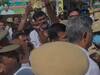 MLA Arrest: முன்னாள் அமைச்சர்களுக்கு ஆதரவு:  களமிறங்கிய அதிமுக எம்.எல்.ஏக்கள் 6 பேரையும் கொத்தாக தூக்கிய போலீஸ்