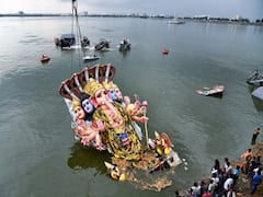 Hussain Sagar: వినాయక నిమజ్జనంతో తీవ్ర కాలుష్యానికి గురైన హుస్సేన్ సాగర్!