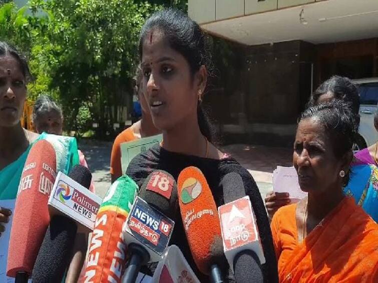 Public demands space for the free housing lease should be properly measured in Dharmapuri TNN தருமபுரி: இலவச வீட்டுமனை பட்டாவிற்கான இடம் முறையாக அளவீடு செய்து தரவில்லை - ஆட்சியரிடம் மனு அளித்த மக்கள்
