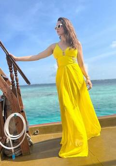 Photoshoot: આમના શરીફનો ફરી કિલર લૂક, પીળા ગાઉનમાં દરિયા કિનારે કરાવ્યુ શાનદાર ફોટોશૂટ, જુઓ......