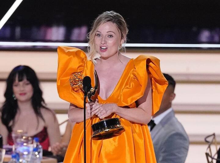 Emmys 2022 માં, MJ Delaney એ Ted Lasso ના એપિસોડ નો વેડિંગ્સ એન્ડ અ ફ્યુનરલ માટે કોમેડી શ્રેણી માટે દિગ્દર્શનનો અવોર્ડ જીત્યો.(Image Source: Emmys' Instagram page)