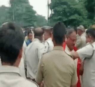 BJP Nabanna March: મમતા સરકાર વિરુદ્ધ BJPએ ખોલ્યો મોરચો, હાવડામાં હિંસક ઝડપ, Suvendu Adhikariની કરાઇ અટકાયત