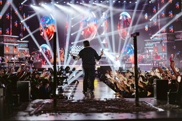 உன் நிழலும் உன்னை விட்டு விலகிவிடும்