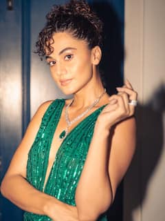 Taapsee Pannu Pics: तापसी पन्नू ने शिमरी गाउन में दिखाईं हसीन अदाएं, देखकर नजरें नहीं हटा पाएंगे फैंस