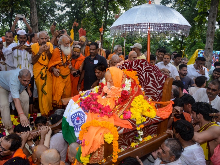 Explained: स्वामी स्वरूपानंद सरस्वती का क्यों नहीं हुआ दाह संस्कार, क्यों दी गई भू-समाधि?