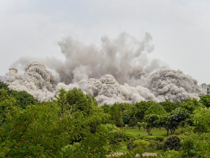 Noida Uttar Pradesh cover debris of Supertech Twin Towers Graded Response Action Plan implemented ANN Noida: ट्विन टॉवर के मलबे को लेकर अब करना होगा ये काम, लागू होने जा रहा ग्रेडेड रिस्पॉन्स एक्शन प्लान