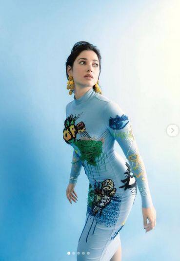 ਤਮੰਨਾ ਭਾਟੀਆ ਨੇ ਹੈਂਡਕ੍ਰਾਫਟਡ ਬਲੂ ਗ੍ਰੈਫਿਟੀ ਬਾਡੀਕੋਨ ਡਰੈੱਸ 'ਚ ਦਿੱਤੇ ਕਿਲਰ ਪੋਜ਼