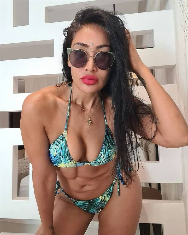 સોફિયા હયાત અવારનવાર પોતાના ફેન્સ માટે ઈન્સ્ટાગ્રામ પર બોલ્ડ તસવીરો અને વીડિયો શેર કરતી રહે છે.