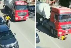 Viral Video: 'ਜਾਕੋ ਰਾਖੇ ਸਾਈਆਂ ਮਾਰ ਸਕੇ ਨਾ ਕੋਈ', ਭਿਆਨਕ ਸੜਕ ਹਾਦਸੇ 'ਚ ਬਚੇ ਵਿਅਕਤੀ ਦੀ ਜਾਨ