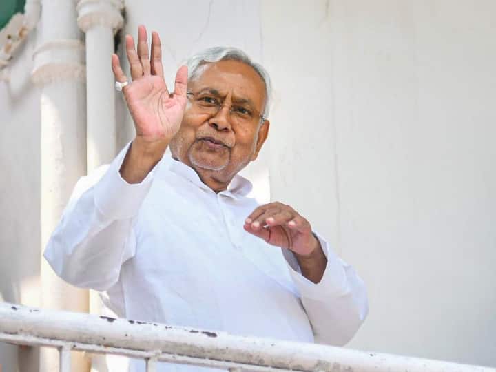 Bihar CM Nitish Kumar Cabinet Uproar Agriculture Minister Sudhakar Singh threatens to resign ANN '...तो मैं इस्तीफा दे देता हूं', नीतीश कुमार ने कैबिनेट बैठक में टोका तो RJD के मंत्री ने दी धमकी
