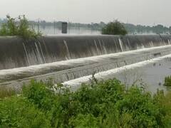 Photo: औरंगाबादचा हर्सूल तलाव ओव्हरफ्लो, सांडव्यावरून पाणी; खामनदी पात्रात पुराचा धोका