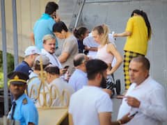 Bomb Threat In Gurugram Hotel: बम की धमकी के बाद गुरुग्राम के होटल को खाली कराया गया, मचा हड़कंप, देखें तस्वीरें