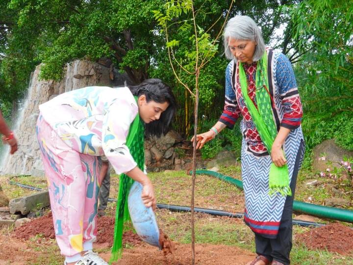 గ్రీన్ ఇండియా ఛాలెంజ్ లో పాల్గొన్న రెజినా.