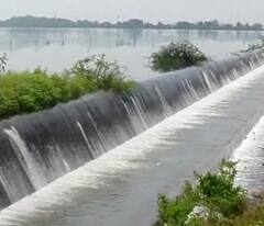 Photo: औरंगाबादचा हर्सूल तलाव ओव्हरफ्लो, सांडव्यावरून पाणी; खामनदी पात्रात पुराचा धोका