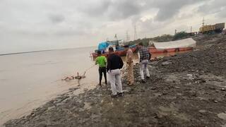 SURAT: સુરતના દરિયામાંથી અજાણ્યા યુવકની લાશ મળી આવી, હત્યા કે આત્મહત્યા અંગે રહસ્ય ઘેરાયું