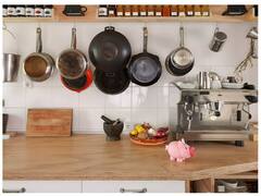 Health Tips: फॉयल पेपर से लेकर एल्यूमीनियम की कढ़ाही तक, धीरे-धीरे बीमार बना रही हैं किचन में इस्तेमाल होने वाली ये चीजें