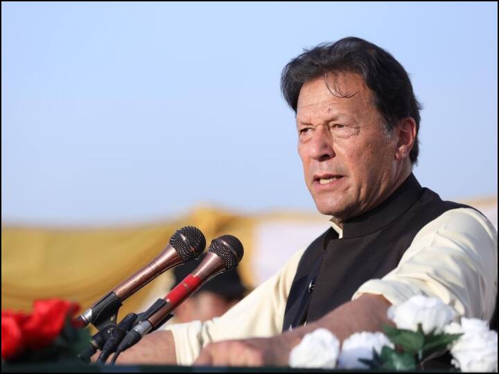 Pakistan Imran Khan says COAS Gen Bajwa should be given extension till election of new govt Pakistan: इमरान खान ने PM शहबाज को बताया भगोड़ा, जनरल बाजवा के पक्ष में कही ये बड़ी बात 