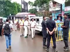 Nabanna Rally Pics: बंगाल में पुलिस और कार्यकर्ताओं में झड़प, हिरासत में लिए गए शुभेंदु-लॉकेट चटर्जी, देखें तस्वीरें