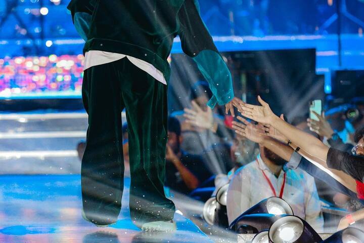 காட்டினிலே வாழ்கின்றோம் முட்களின் வலி ஒன்றும் மரணம் இல்லை