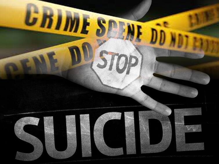 villupuram:  mentally ill person committed suicide by jumping into a government bus in front of the police station மனநலம் பாதிக்கப்பட்டவர் அரசு பேருந்தில் பாய்ந்து தற்கொலை - பதைபதைக்கும் வீடியோ