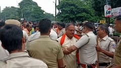 রানিগঞ্জ স্টেশনে ঢুকতে বাধা, পুলিশের সঙ্গে ধস্তাধস্তি বিজেপি কর্মীদের; গ্রেফতার ৫