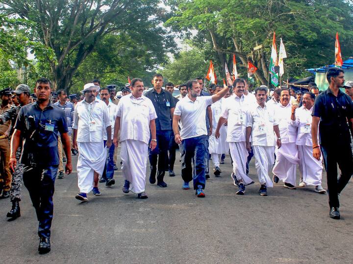 जब यात्रा केरल के अत्तिंगल में दिन के अपने पहले पड़ाव बिंदु पर पहुंची, तो कांग्रेस नेता जयराम रमेश ने ट्वीट किया, ‘‘पदयात्रा अभी अत्तिंगल के पास ममोम में सुबह के पड़ाव बिंदु पर पहुंची है, जहां विभिन्न समूहों के साथ कई दौर बातचीत होगी.’’बता दें कि सोमवार शाम को यात्रा समाप्त होने तक 100 किलोमीटर की दूरी तय की जा चुकी थी.