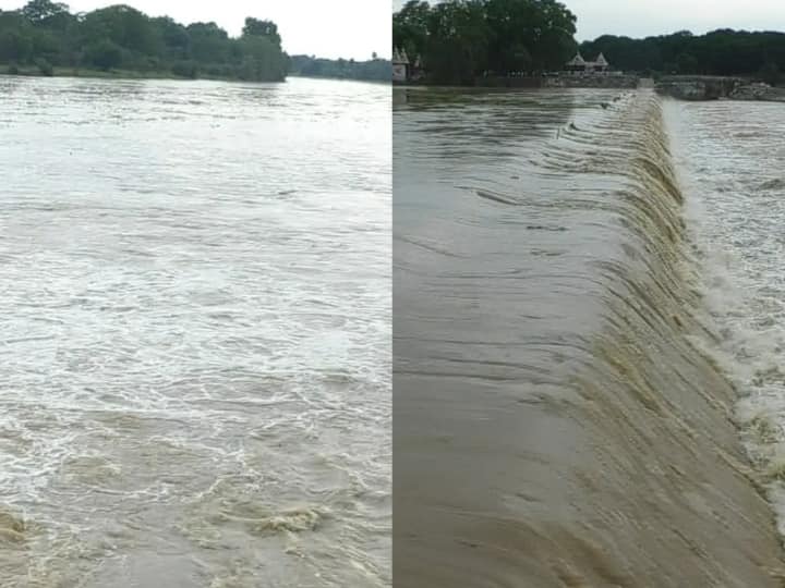 Durg News: छतीसगढ़ में हो रही बारिश के बाद पिछले 24 घंटे में तीन जलाशयों से शिवनाथ नदी में 41 हजार 5 सौ क्यूसेक पानी छोड़ा गया है. जिसकी वजह से पास के गांवों में अलर्ट भी जारी किया गया है.