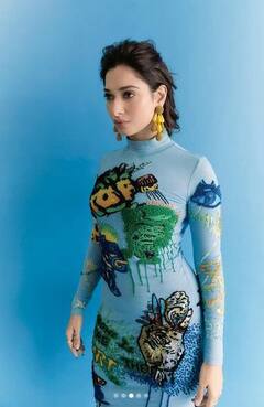 Tamannah Bhatia: ਤਮੰਨਾ ਭਾਟੀਆ ਨੇ ਹੈਂਡਕ੍ਰਾਫਟਡ ਬਲੂ ਗ੍ਰੈਫਿਟੀ ਬਾਡੀਕੋਨ ਡਰੈੱਸ ਵਿੱਚ ਦਿੱਤੇ ਕਿਲਰ ਪੋਜ਼