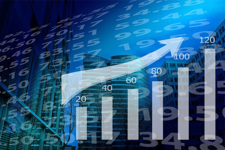 stock-market-closes-in-green-after-buying-by-investors-in-fmcg-and-consumer-durables-stocks-sensex-closes-up-by-455-points Stock Market Closing: ৫ মাস পর ১৮,০০০ ছাড়াল নিফটি, দালাল স্ট্রিটে দারুণ গতি, কী বলছেন বিশেষজ্ঞরা ?