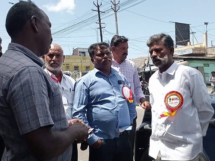 கரூரில் சிஐடியு மாவட்ட மாநாடு நிகழ்வில் கொடிக்கம்பம் அகற்றம் - போலீசாரை கண்டித்து தர்ணா போராட்டம்