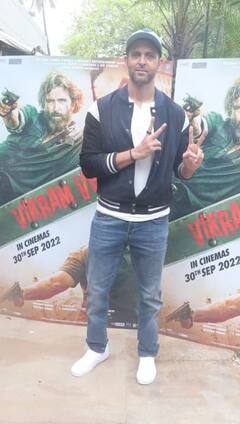 Hrithik Roshanએ Vikram Vedhaનું કર્યું પ્રમોશન,  તમન્ના  ભાટિયાએ પણ આપ્યા પોઝ