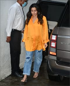 Brahmastra Success: ब्रह्मास्त्र की सफलता के बाद यहां स्पॉट हुईं आलिया भट्ट, चेहरे पर दिखा प्रेग्नेंसी ग्लो