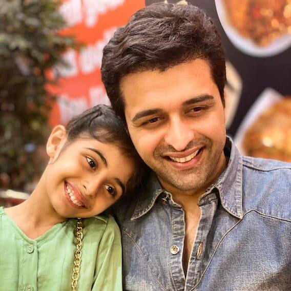 સચિને 'તારક મહેતા કા ઉલ્ટા ચશ્મા'નું શૂટિંગ પણ શરૂ કરી દીધું છે. તેની એક ઝલક નવા પ્રોમોમાં જોવા મળી છે. હવે તારક મહેતાના રૂપમાં જ્યાં કેટલાક લોકો સચિનને લઈને ખૂબ જ ઉત્સાહિત છે તો કેટલાક હજુ પણ શૈલેષના વાપસીની રાહ જોઈ રહ્યા છે.