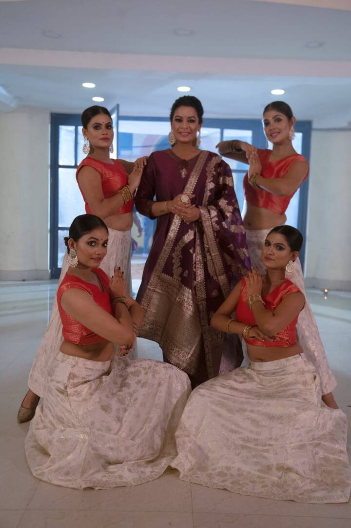 দুর্গাপুজোর আগেই পুজোর গান। মুক্তি পেল গায়িকা ইমন চক্রবর্তীর নতুন অরিজিন্যাল 'আইগিরি নন্দিনী'।