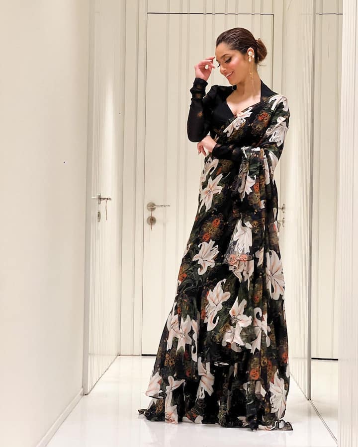 अंकिताच्या या लूकनं अनेकांचे लक्ष वेधले. (Ankita Lokhande/Instagram)