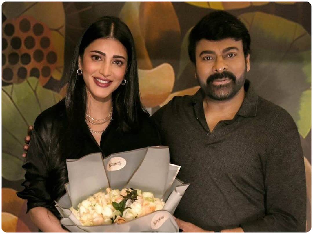 Waltair Veerayya Release Date : మెగాస్టార్ మాస్ మూవీ విడుదల తేదీ ఖరారు - పెద్ద పండక్కి! Waltair Veerayya Release Date Confirmed Chiranjeevi Shruti Hassan KS Ravindra movie will hit screens on Jan 13th 2023 Waltair Veerayya Release Date : మెగాస్టార్ మాస్ మూవీ విడుదల తేదీ ఖరారు - పెద్ద పండక్కి!