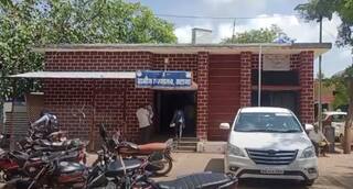 Nashik News : हद्दच झाली राव! रुग्णालयाच्या दारातच महिलेची प्रसूती, नवजात बालकाचा मृत्यू