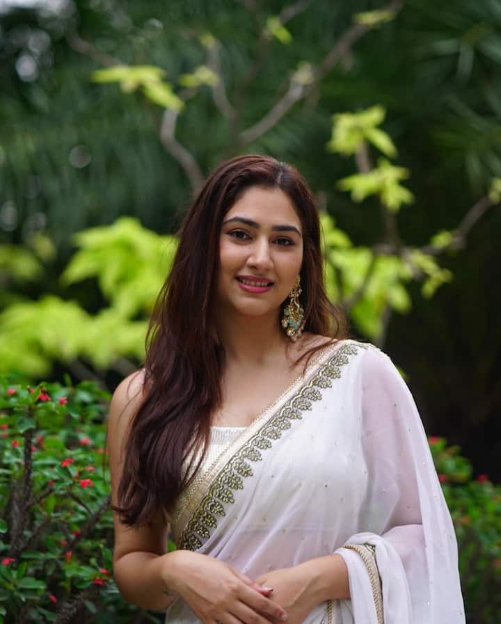 दिशा परमार (Disha Parmar) टीवी इंडस्ट्री की सबसे काबिल एक्ट्रेसेस में से एक हैं, जो कई डेली सोप में अपनी एक्टिंग का जलवा बिखेर चुकी हैं.