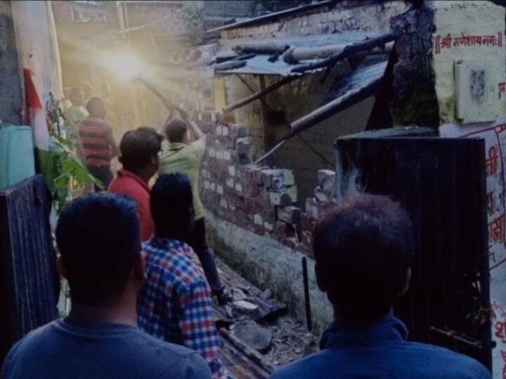 Bhopal Bus Driver House Demolished After He Allegedly Raped three Year Old போபால் மூன்றரை வயது சிறுமி பாலியல் வன்கொடுமை சம்பவம்… ஓட்டுனரின் வீடு இடிப்பு!